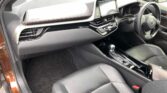 front interior view of 2017 Toyota C-HR