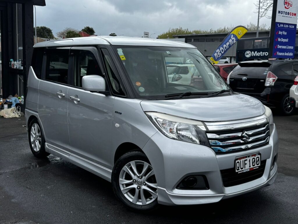 front side view of 2016 Suzuki Solio