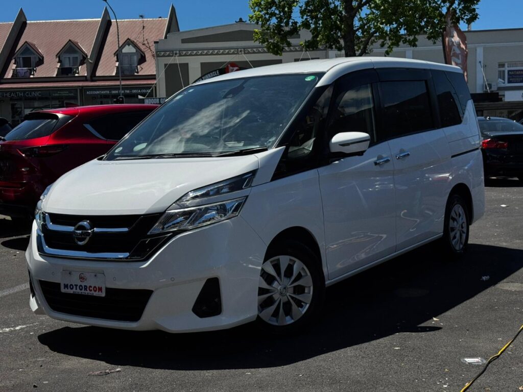 side view of 2018 Nissan Serena