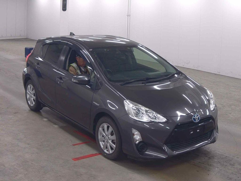 front side view of 2016 Toyota Aqua