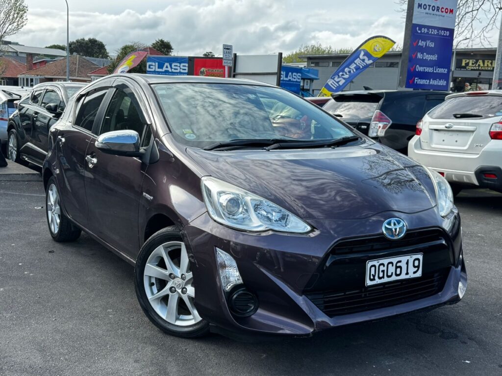 front side view of 2016 Toyota Aqua