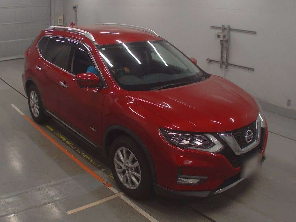 front side view of 2018 Nissan X-Trail