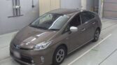 front side view of 2014 Toyota Prius