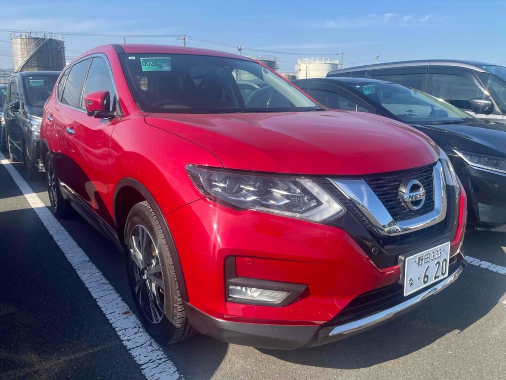 front side view of 2017 Nissan X-Trail