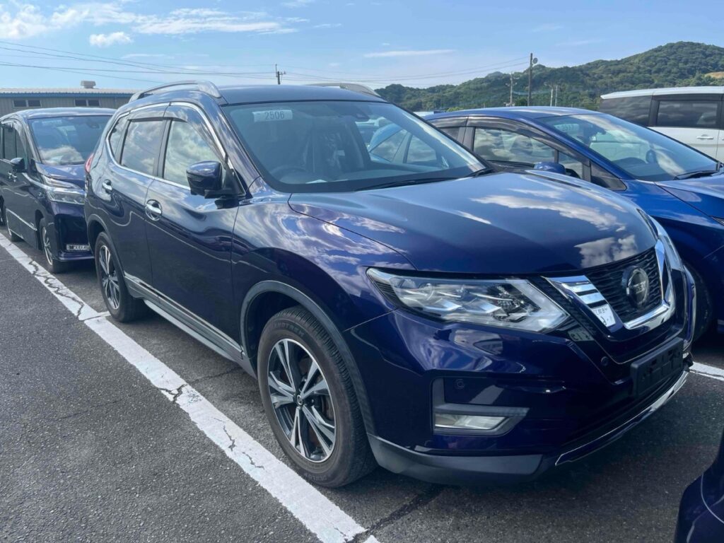 2020 Nissan X-Trail front side view
