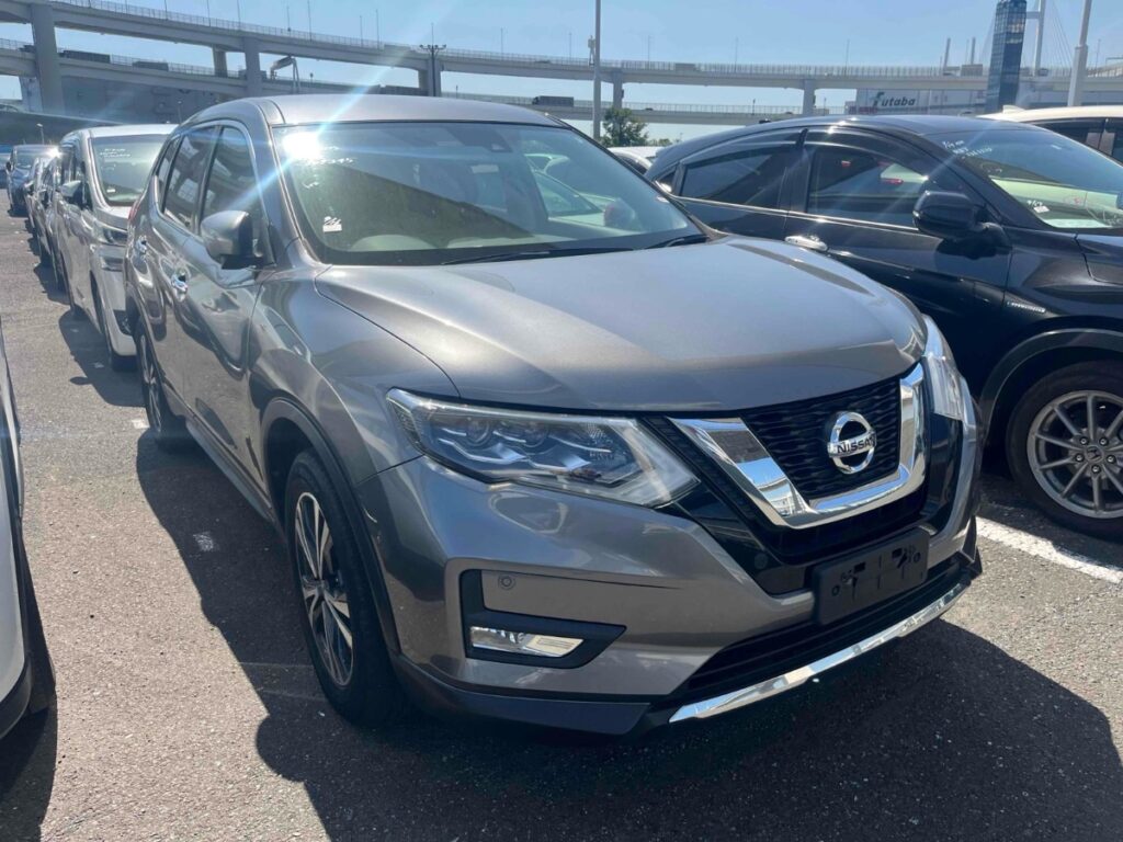 front side view of 2019 Nissan X-Trail