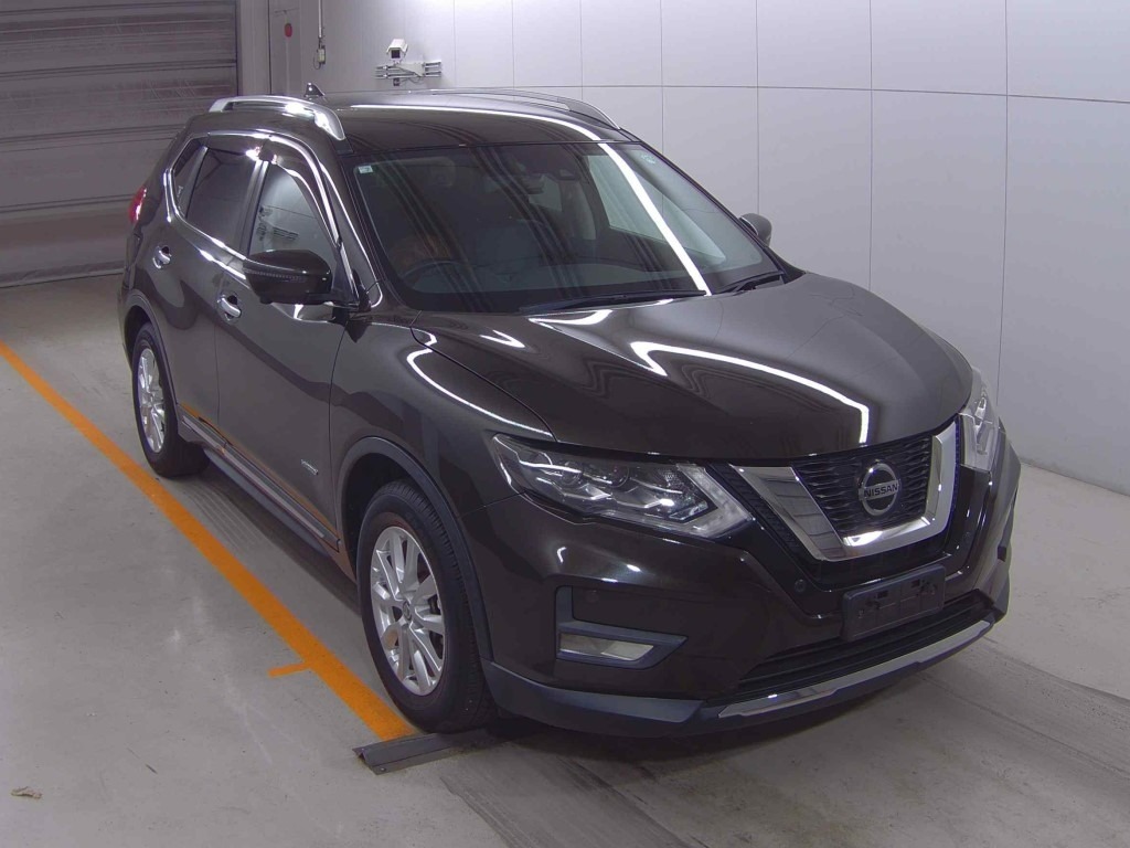 side view of 2020 Nissan X-Trail