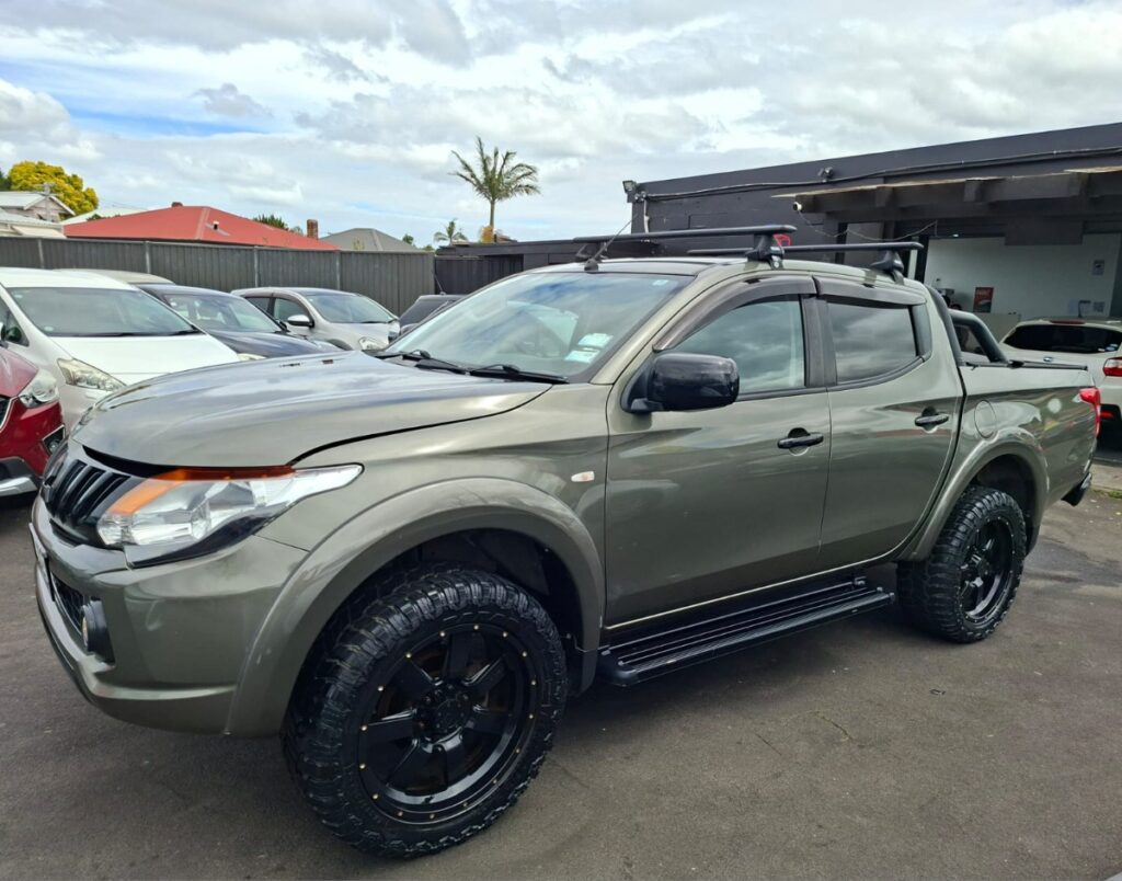 front side view of 2018 Mitsubishi Triton