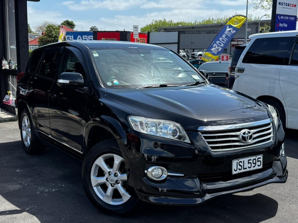 front side view of 2011 Toyota Vanguard