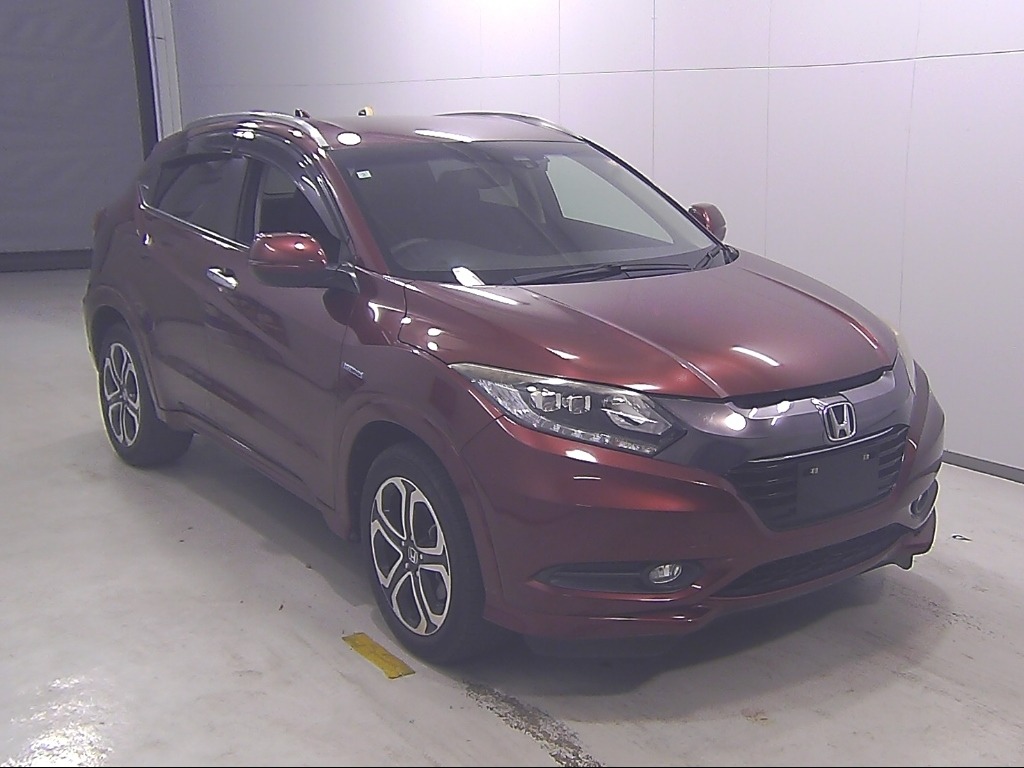 front side view of 2015 Honda Vezel