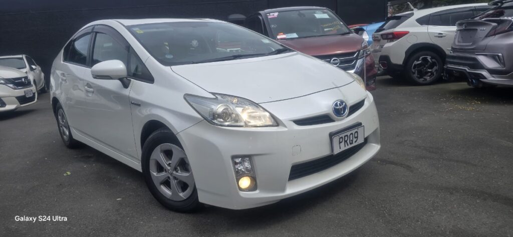 front side view of 2009 Toyota Prius