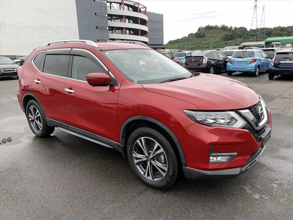 side view of 2018 Nissan X-Trail