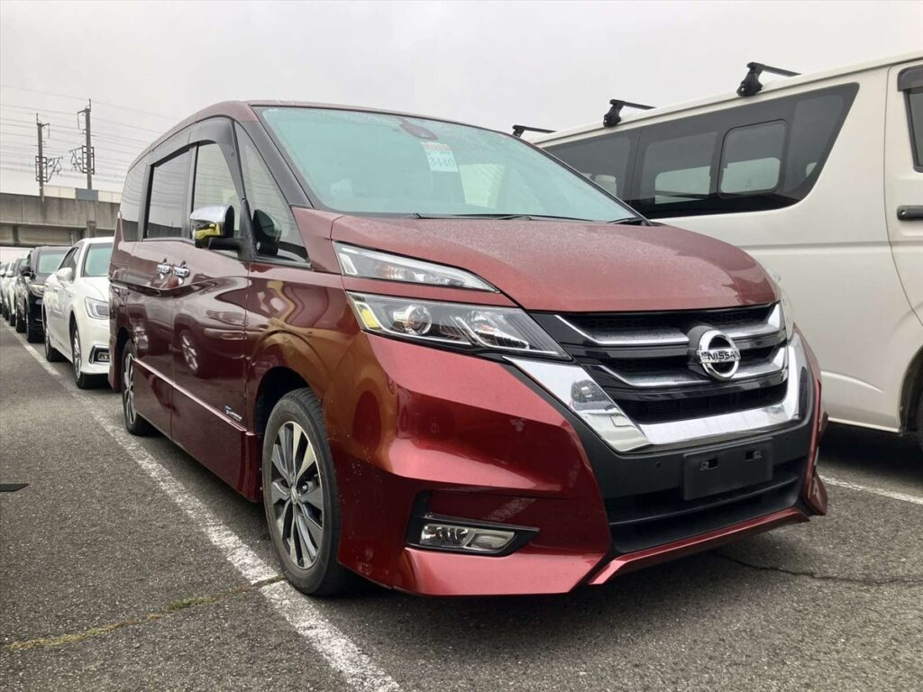 front side view of 2018 Nissan Serena