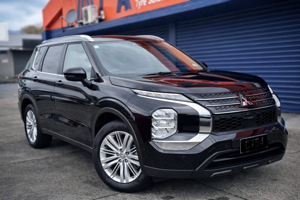 front side view of 2023 Mitsubishi Outlander