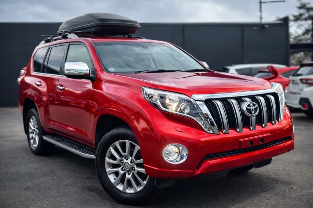 front side view of 2016 Toyota Land Cruiser