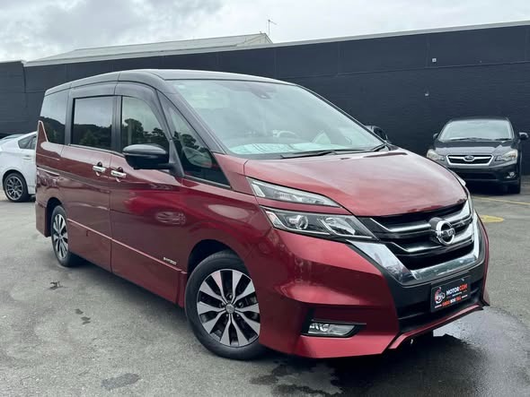 front side view of 2019 Nissan Serena