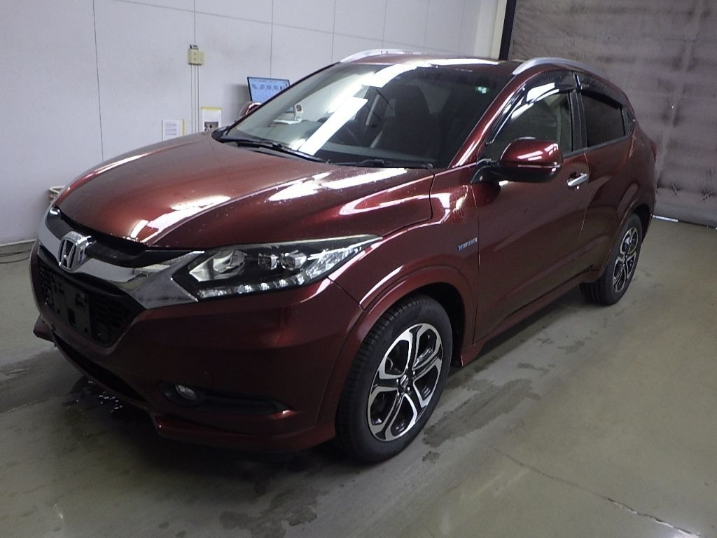 front side view of 2014 Honda Vezel