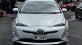 front view of 2017 Toyota Prius
