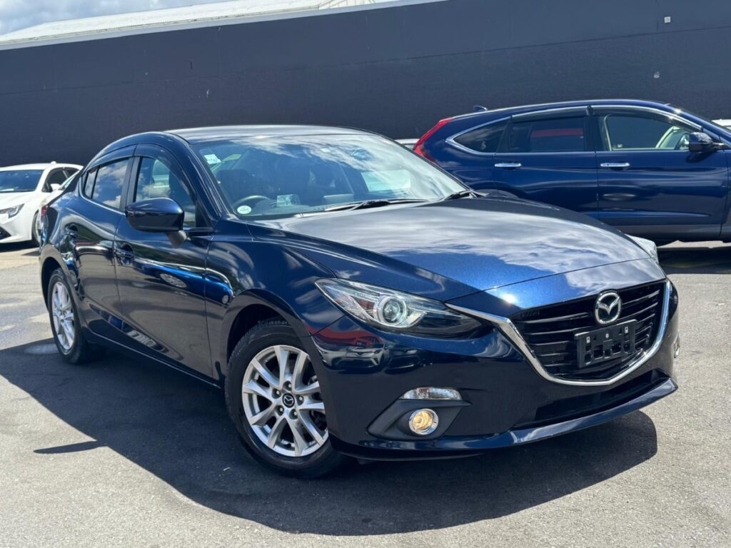 front side view of 2014 Mazda Axela