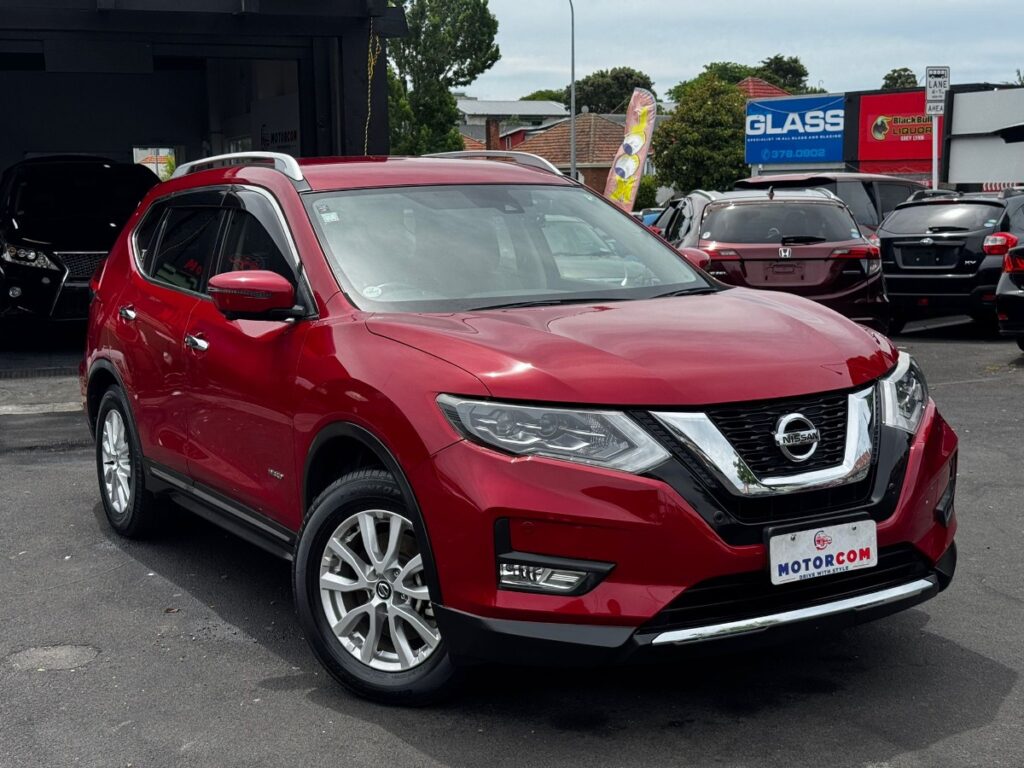 front side view of 2018 Nissan X-Trail