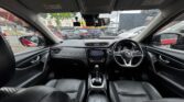 front seats view of 2018 Nissan X-Trail