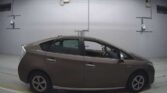 full side view of 2014 Toyota Prius