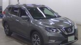 side view of 2017 Nissan X-Trail