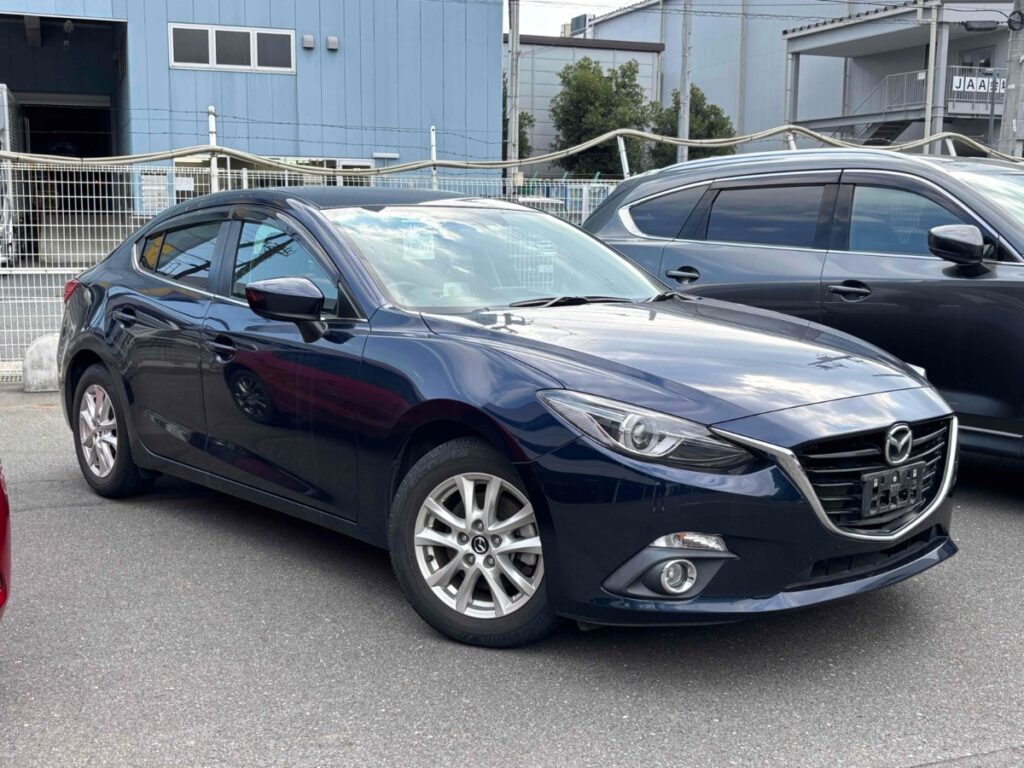 side view of 2014 Mazda Axela