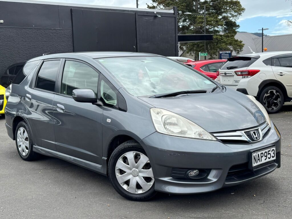 side view of 2013 Honda Shuttle