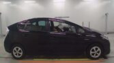 full side view of 2015 Toyota Prius S