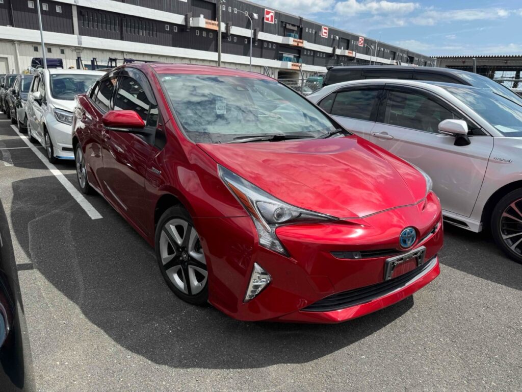 side view of 2016 Toyota Prius