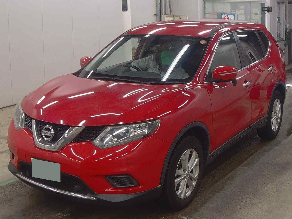 side view of 2014 Nissan X-Trail
