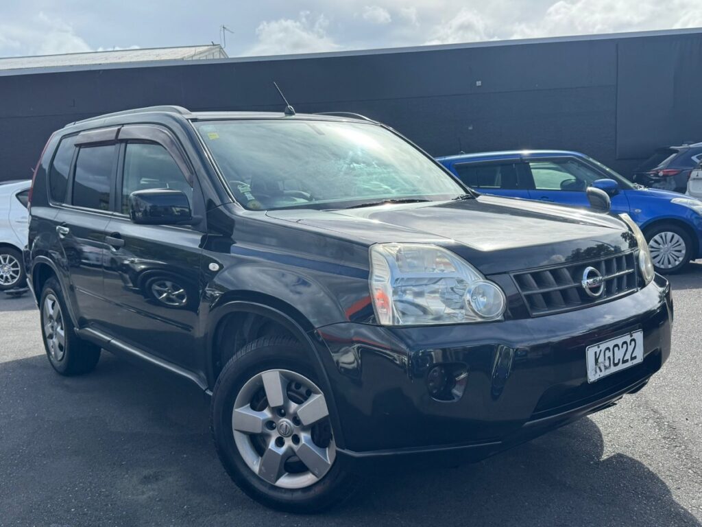 side view of 2008 Nissan X-Trail