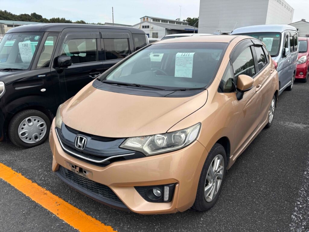 front side view of 2013 Honda Fit 13G