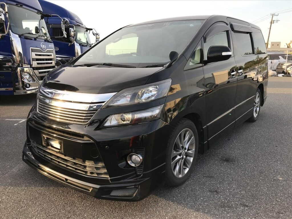 side view of 2013 Toyota Vellfire 2.4Z