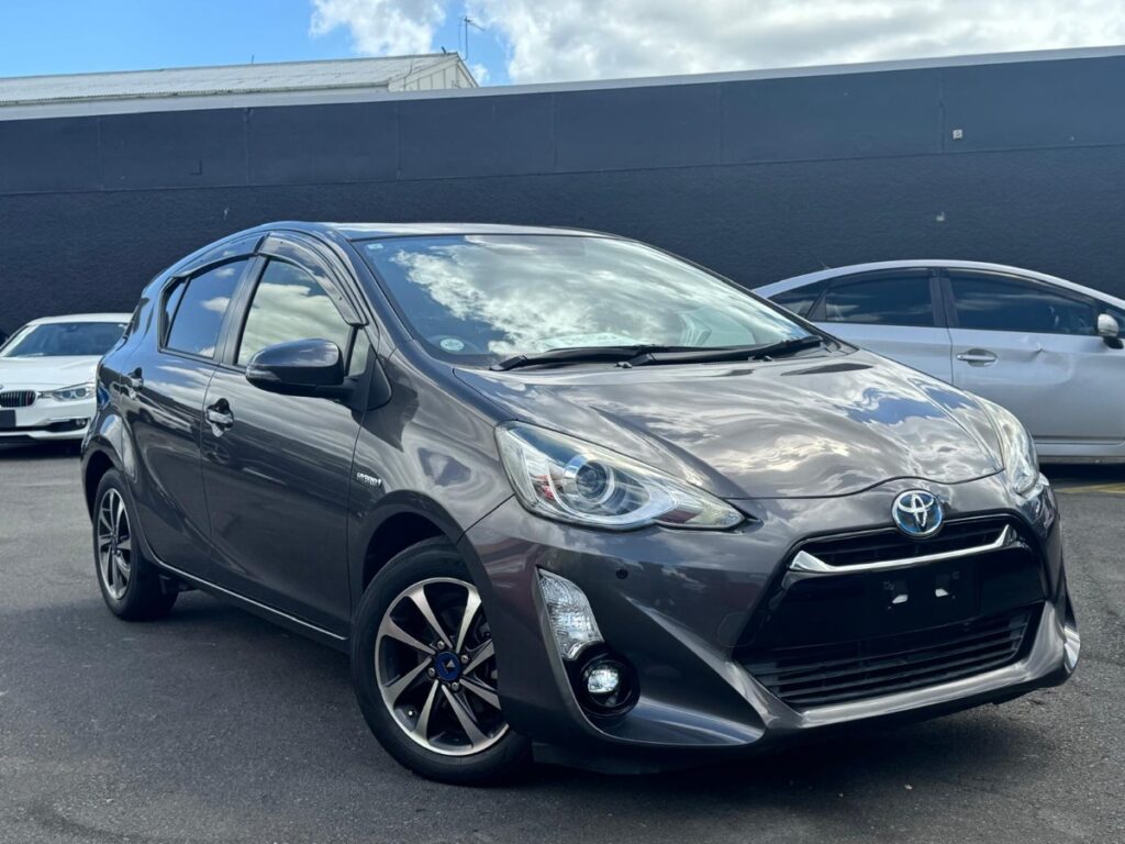 front side view of 2015 Toyota Aqua
