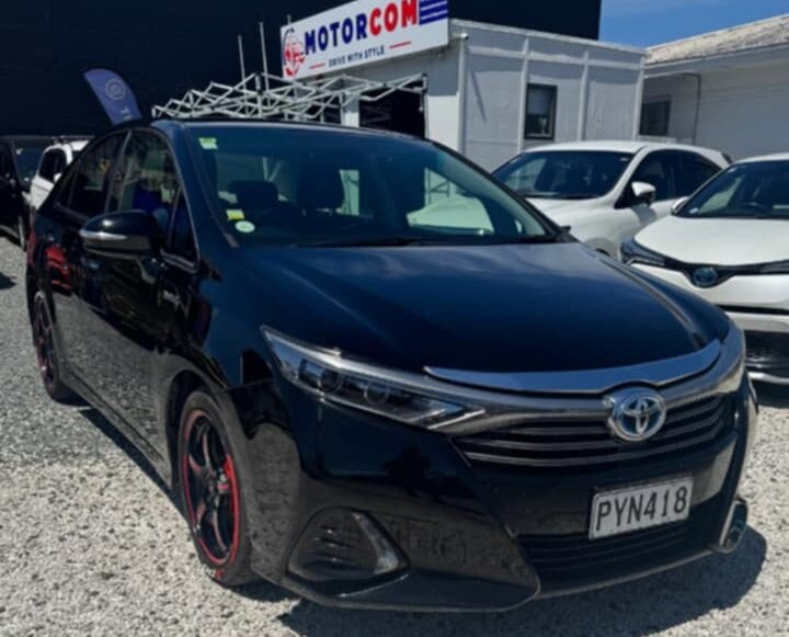 side view of 2015 Toyota Sai