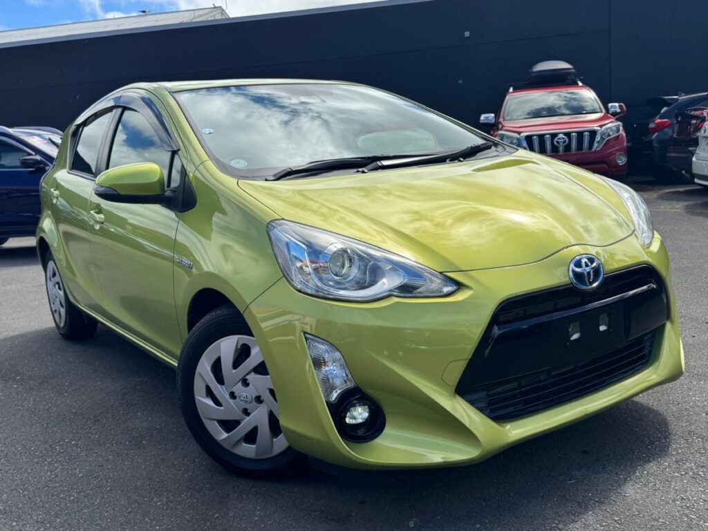 side view of 2017 Toyota Aqua G