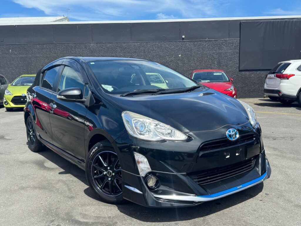 front side view of 2017 Toyota Aqua