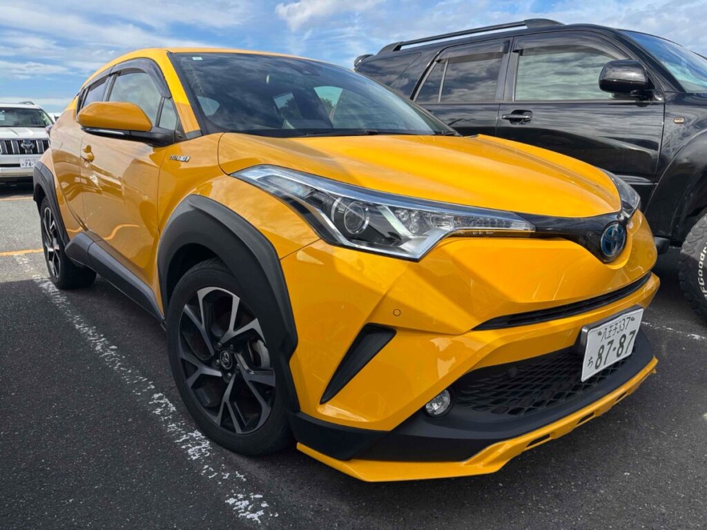 side view of 2017 Toyota C-HR G