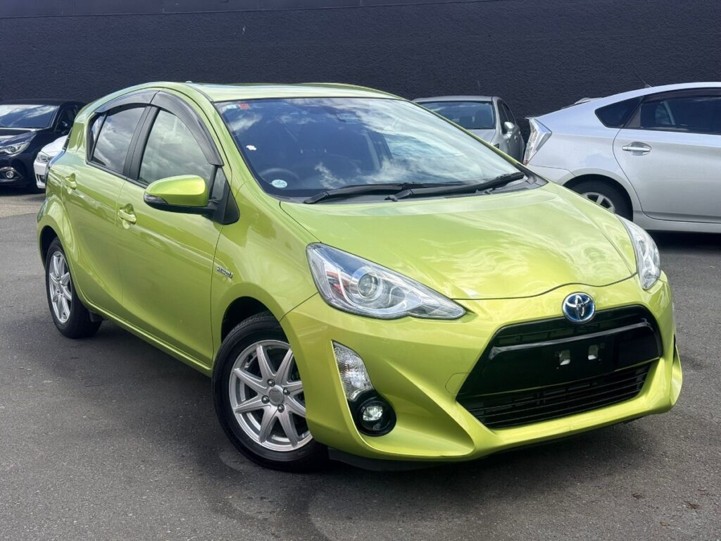 front side view of 2017 Toyota Aqua