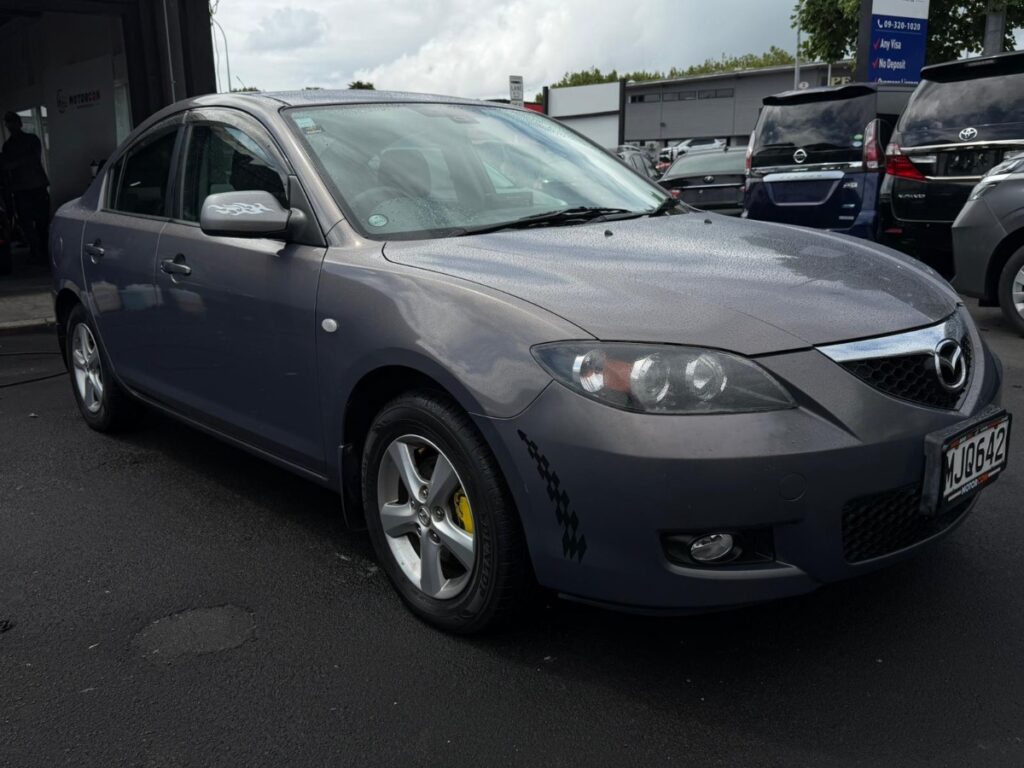 front side view of 2006 Mazda Axela