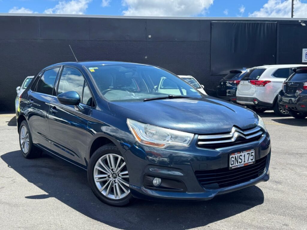 front side view of 2012 Citroen C4