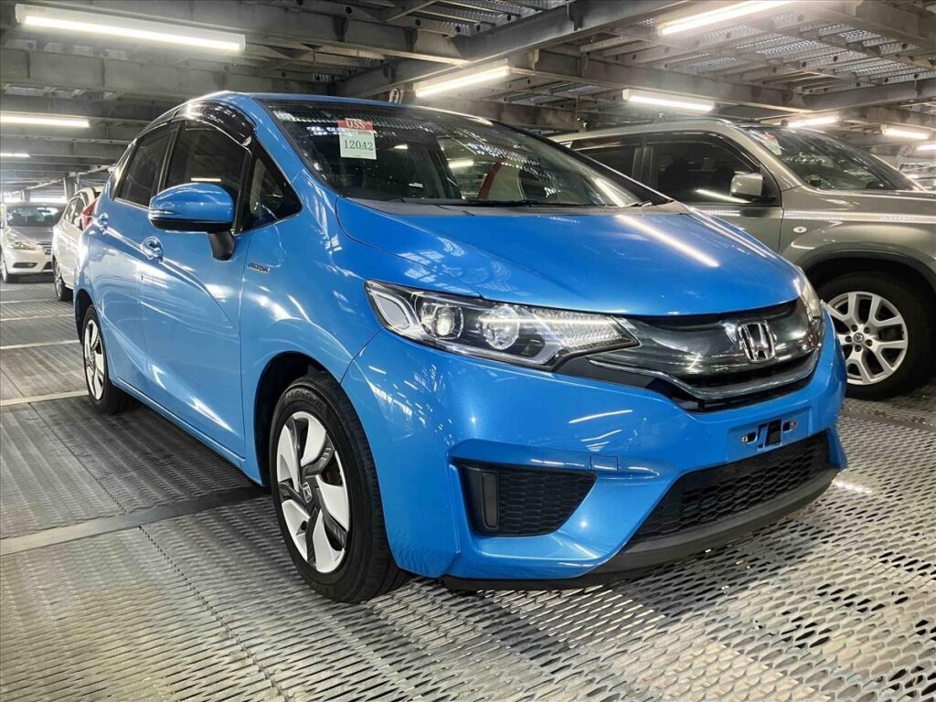 side view of 2013 Honda Fit L