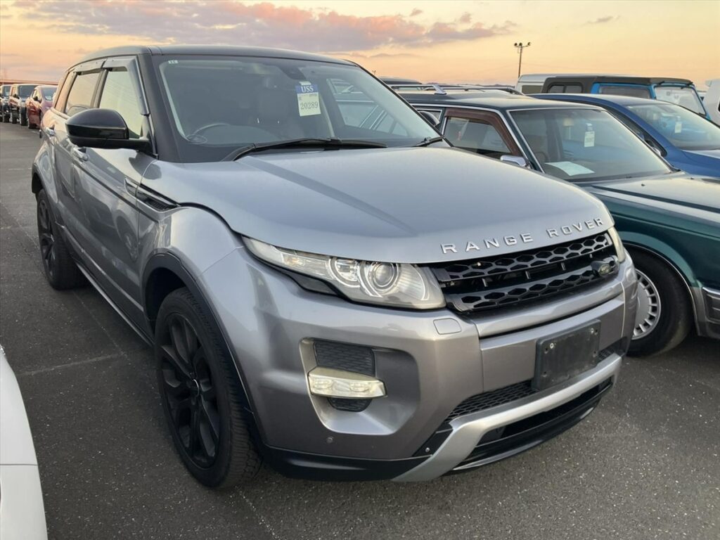 front side view of 2015 Land Rover Range Rover