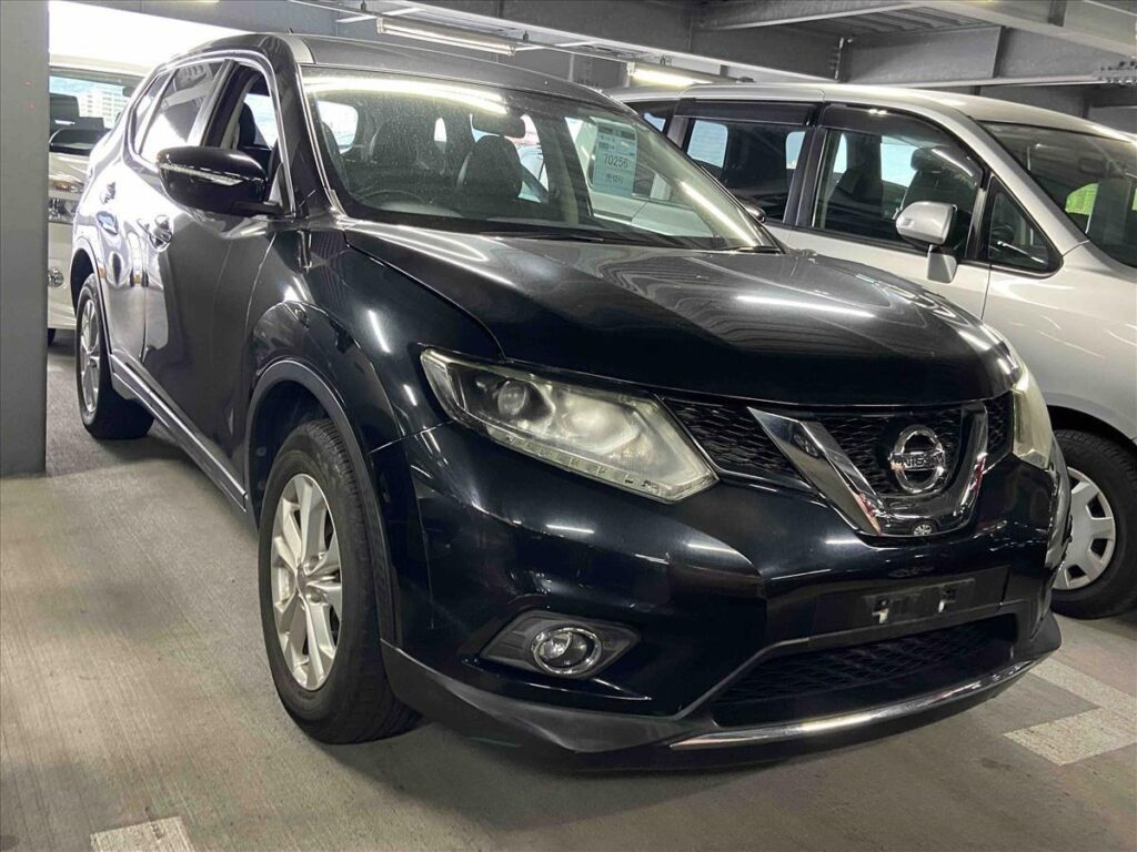 2015 Nissan X-Trail 20X side view