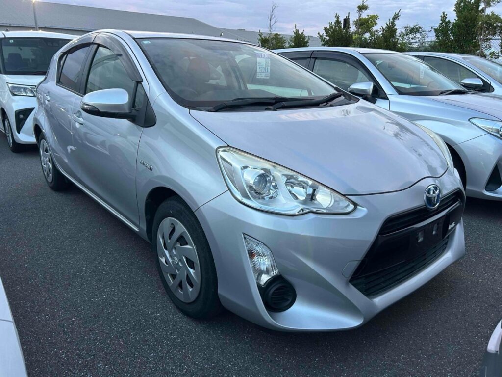 used 2016 Toyota Aqua S in nz