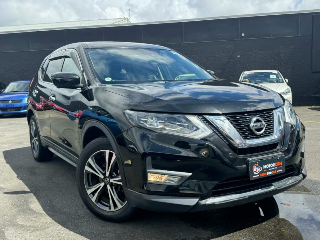 front side view of 2018 Nissan X-Trail