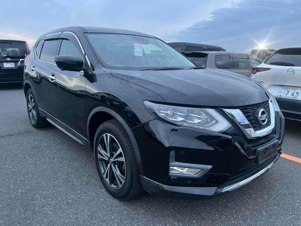 front side view of 2018 Nissan X-Trail 20XI