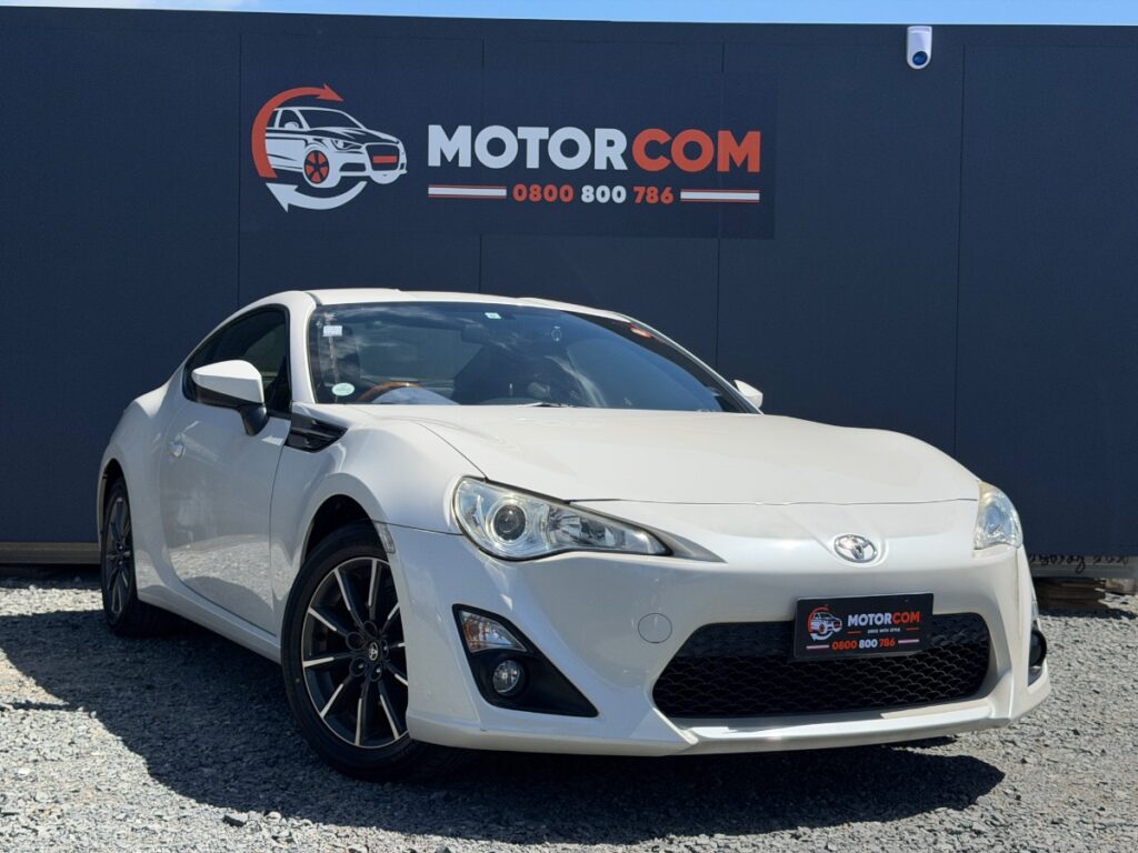 front side view of 2013 Toyota 86